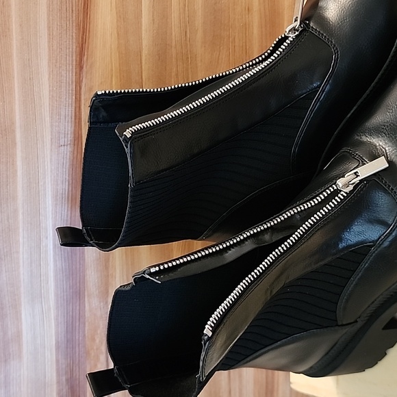 BCBG STYLE MONTANA WOMAN'S 9.5 LEATHER/ZIPPER SWEATER COMBAT BOOTS NWOB - Picture 8 of 16